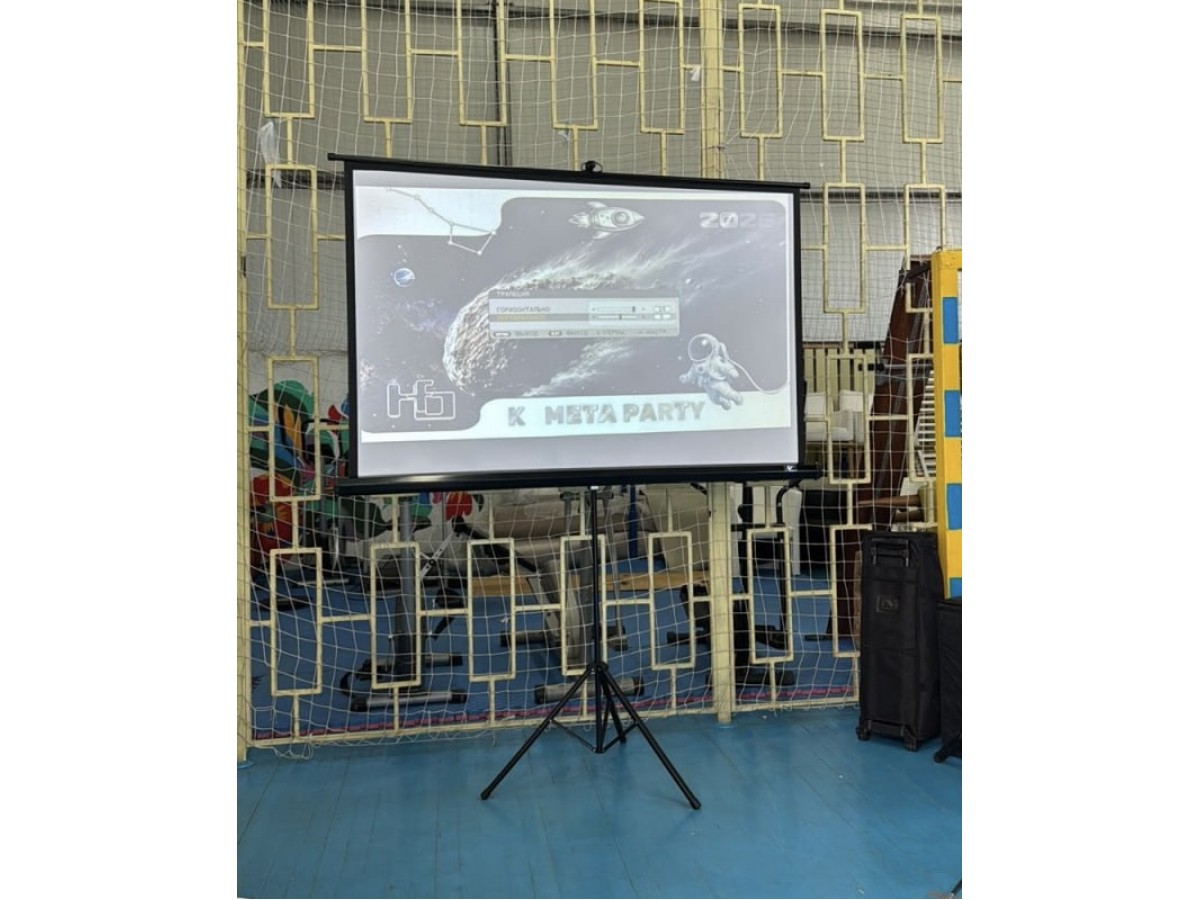 Екран на тринозі ELITE SCREENS T84UWV1