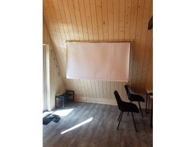 Рулонний екран для проектора ПРО-ЕКРАН 180х101 см (16:9), 81 дюймів для домашнього перегляду